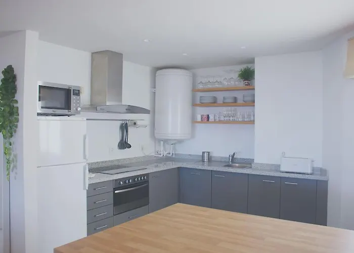 Oasis 100 Meters From With Private Parking דירה