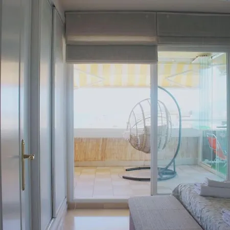 Oasis 100 Meters From With Private Parking דירה *